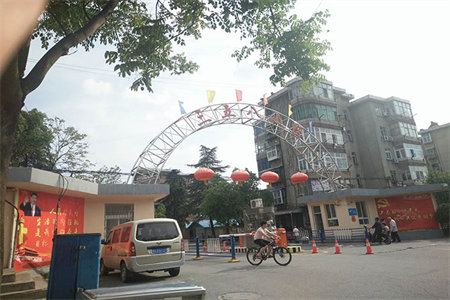 南天丽都3室2厅1卫70万106m2精装出售